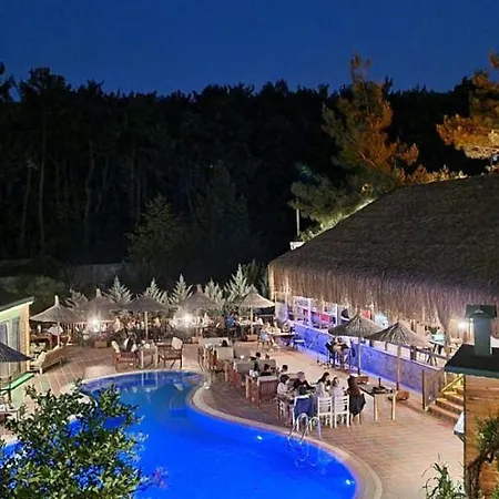 Village Relaxury Hotel